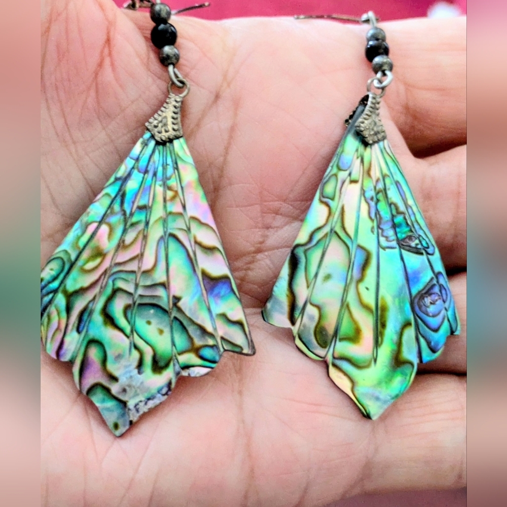 #Stunning Abalone shell earrings Silver & Beading. The iridescent green and blue